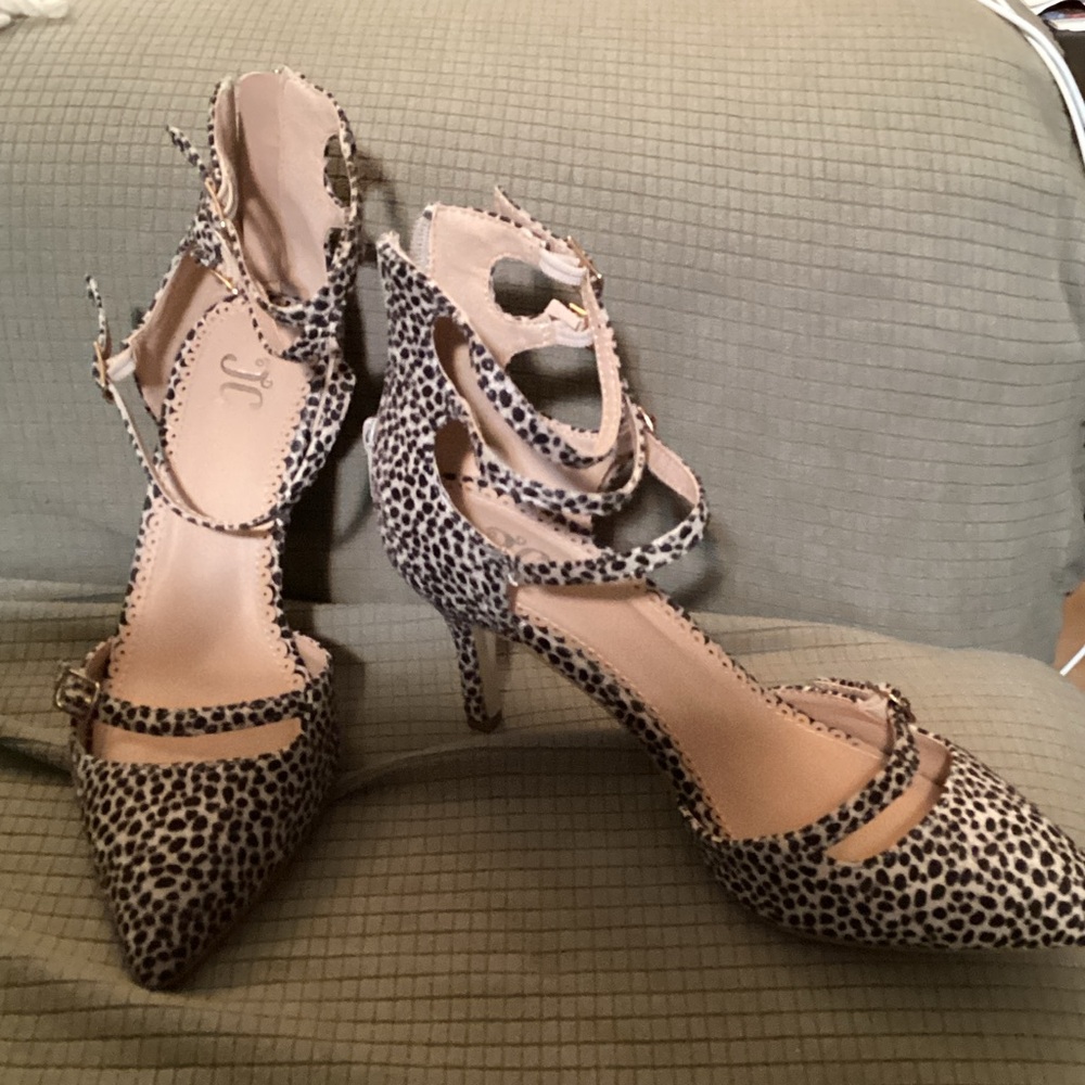 Chic Leopard Print Strappy Heels